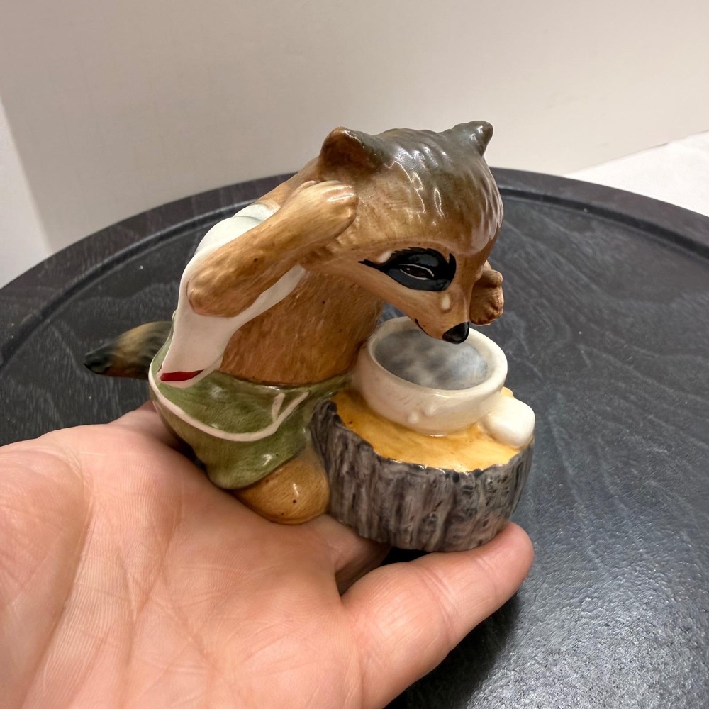 VTG‎ 1981 The Ringtale Raccoons Ceramic Figurine Raccoon Washing at Stump gramps